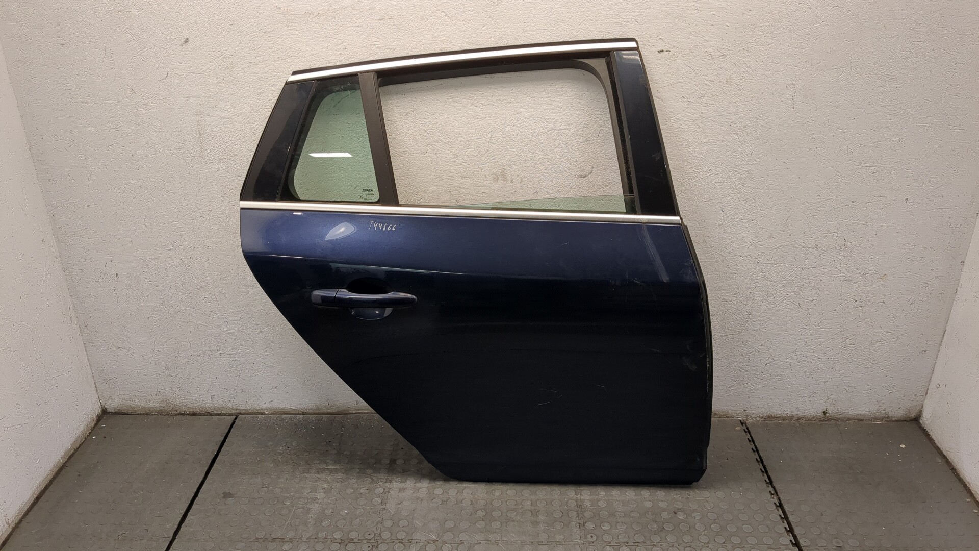 Дверь задняя правая