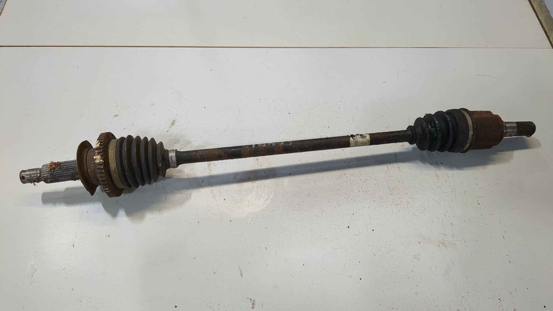 Полуось задняя левая