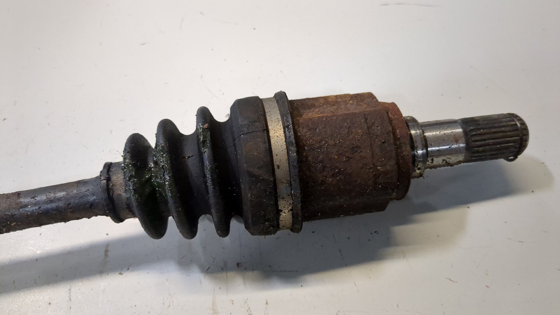 Полуось задняя левая