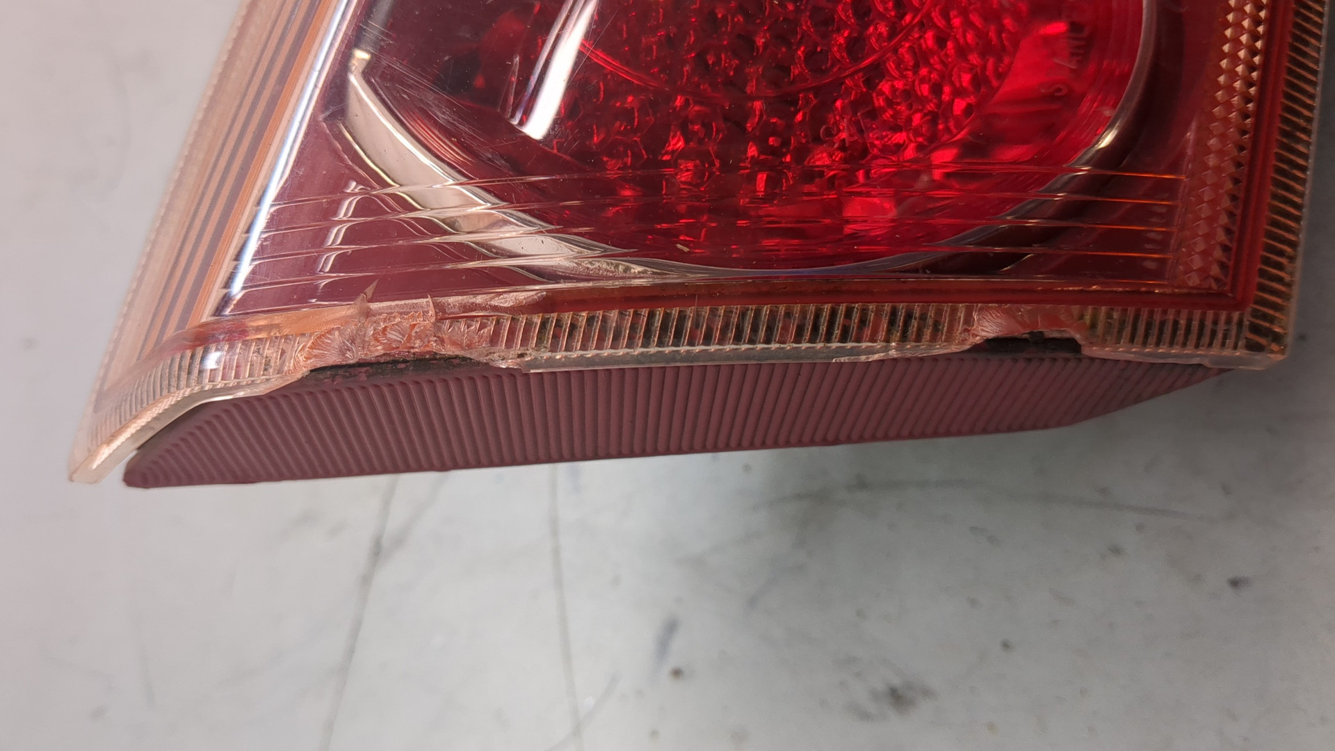 Фонарь задний внутренний левый