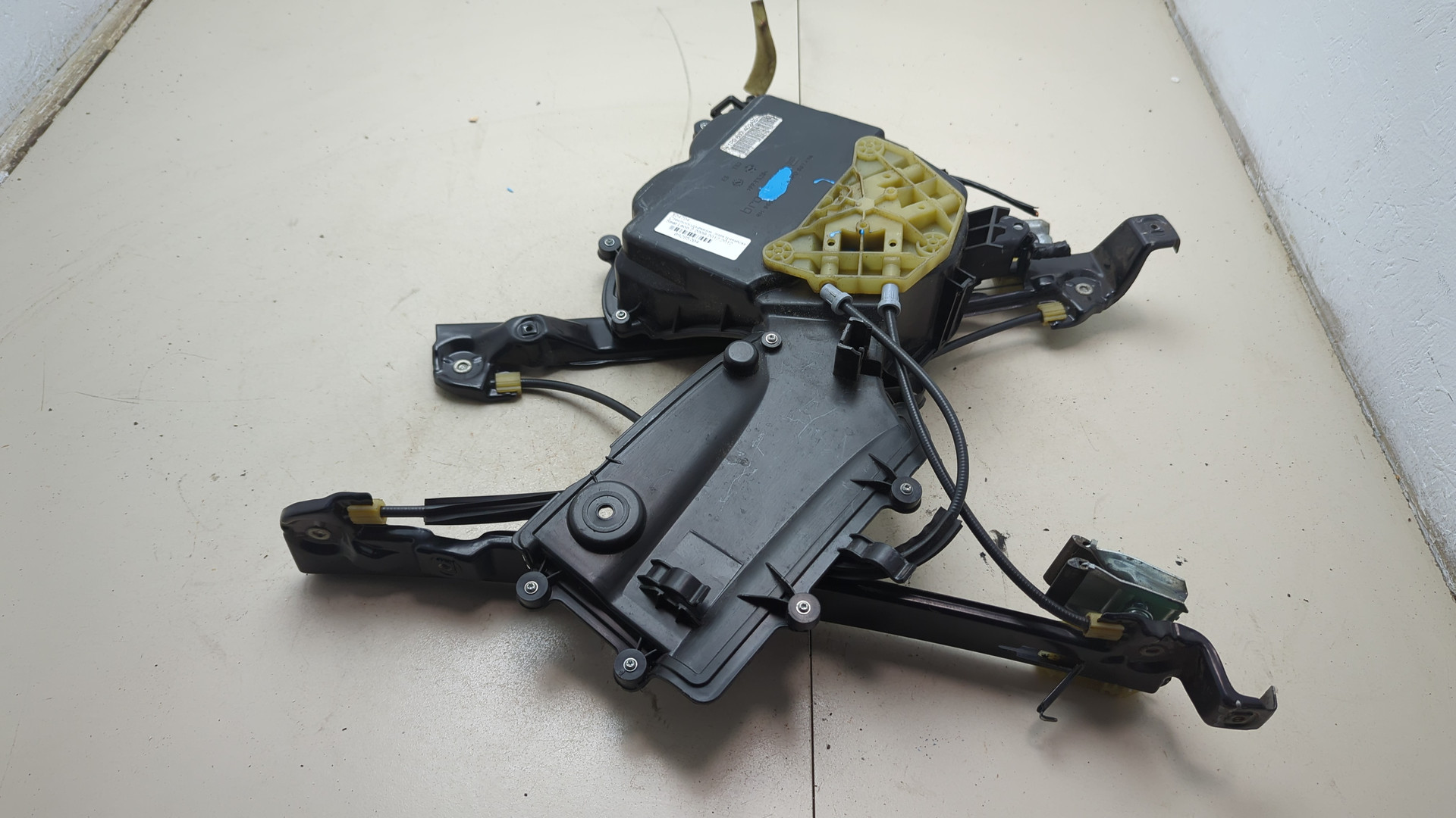 Стеклоподъемник электр. передний правый