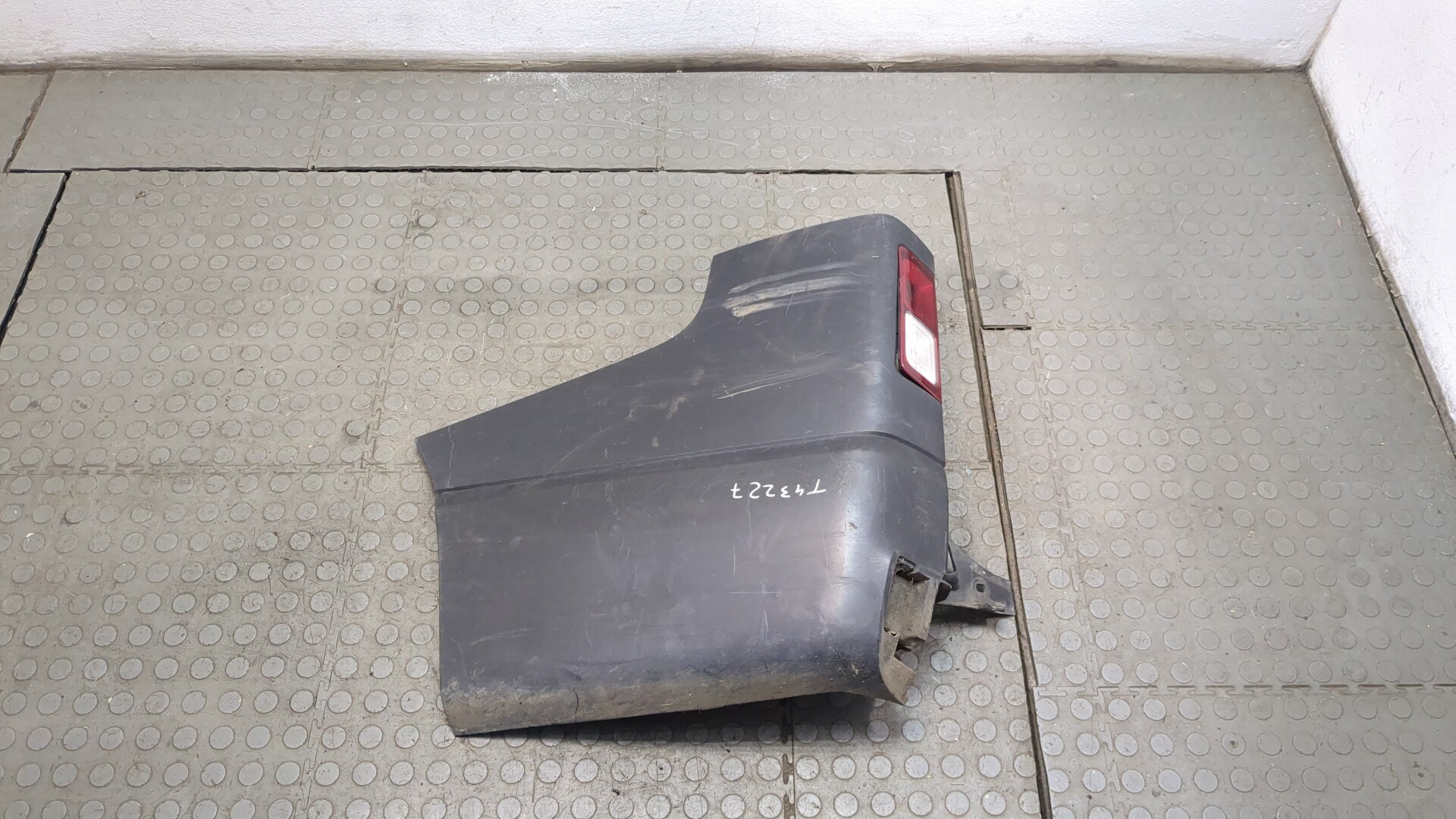 Накладка заднего бампера левая