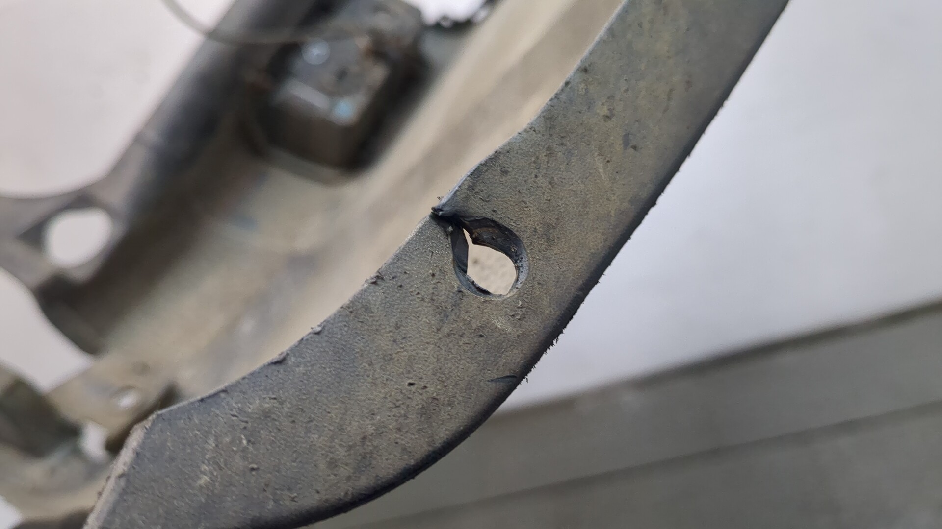 Накладка заднего бампера левая