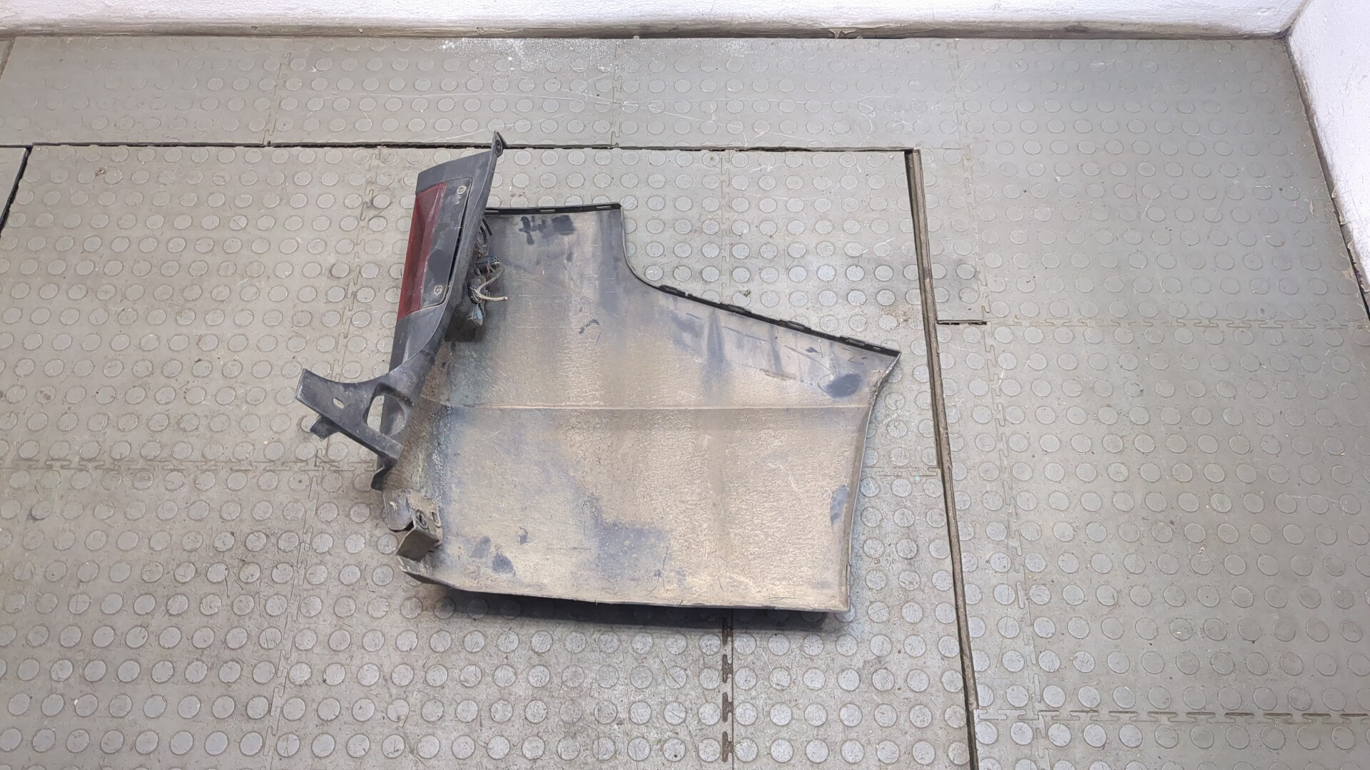 Накладка заднего бампера левая