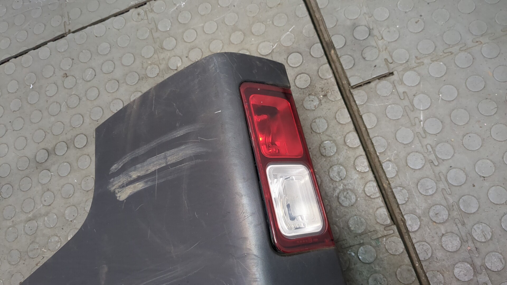 Накладка заднего бампера левая