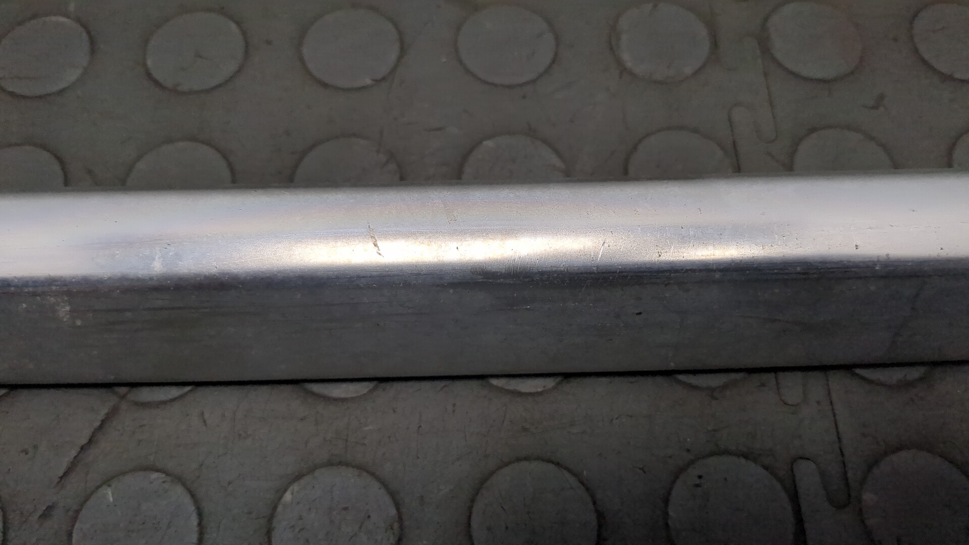 Рейлинг (релинг) левый (планка на крышу)