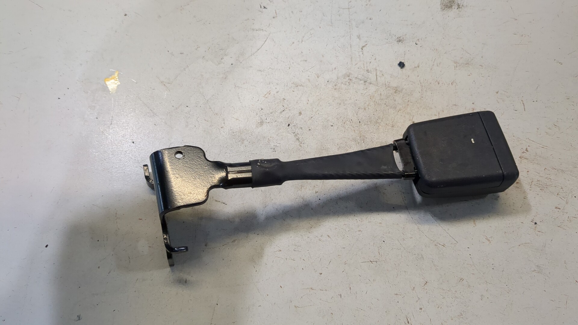 Ответная часть ремня безопасности