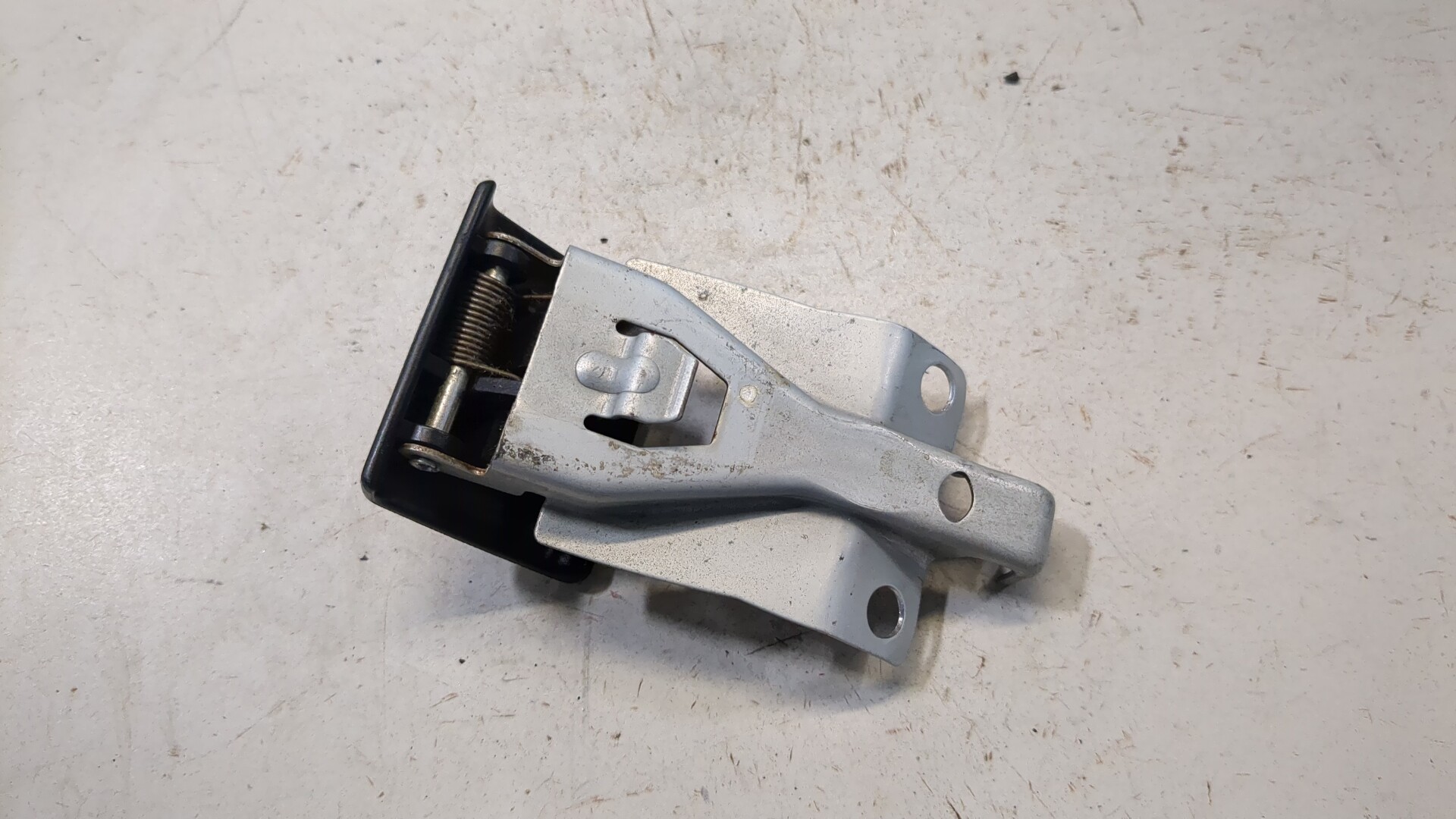 Ручка открывания капота