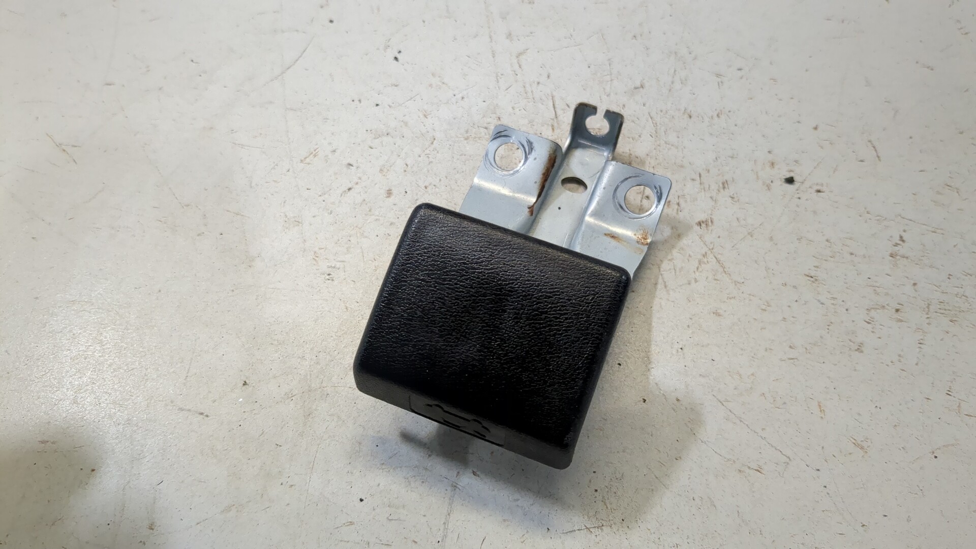 Ручка открывания капота