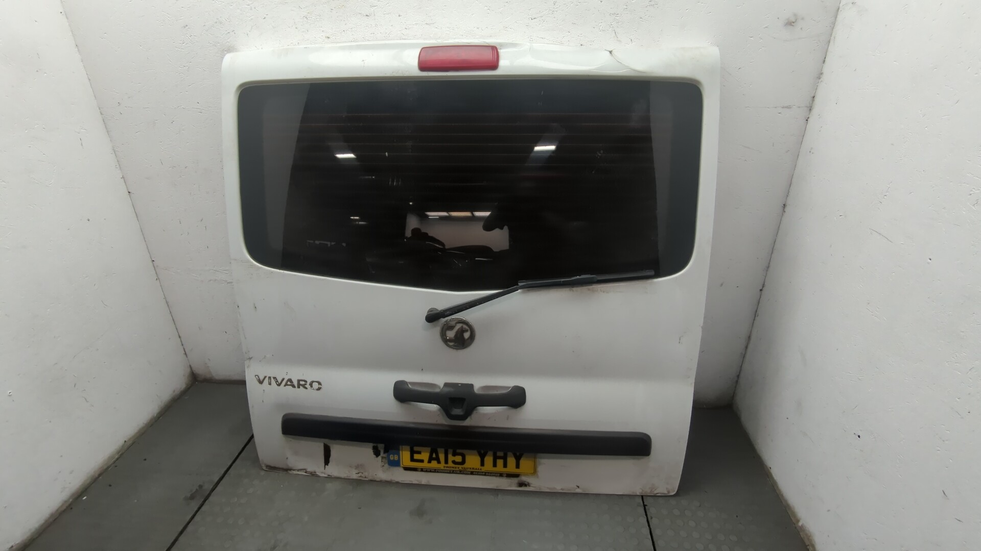 Дверь багажника