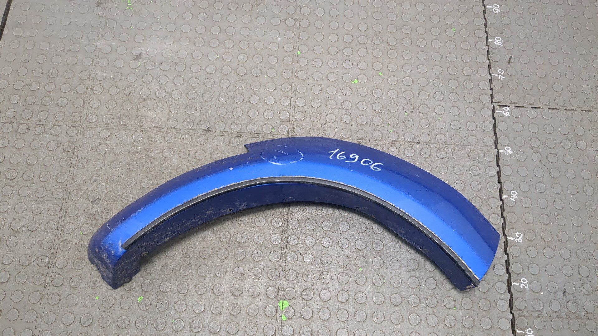 Молдинг заднего крыла правого