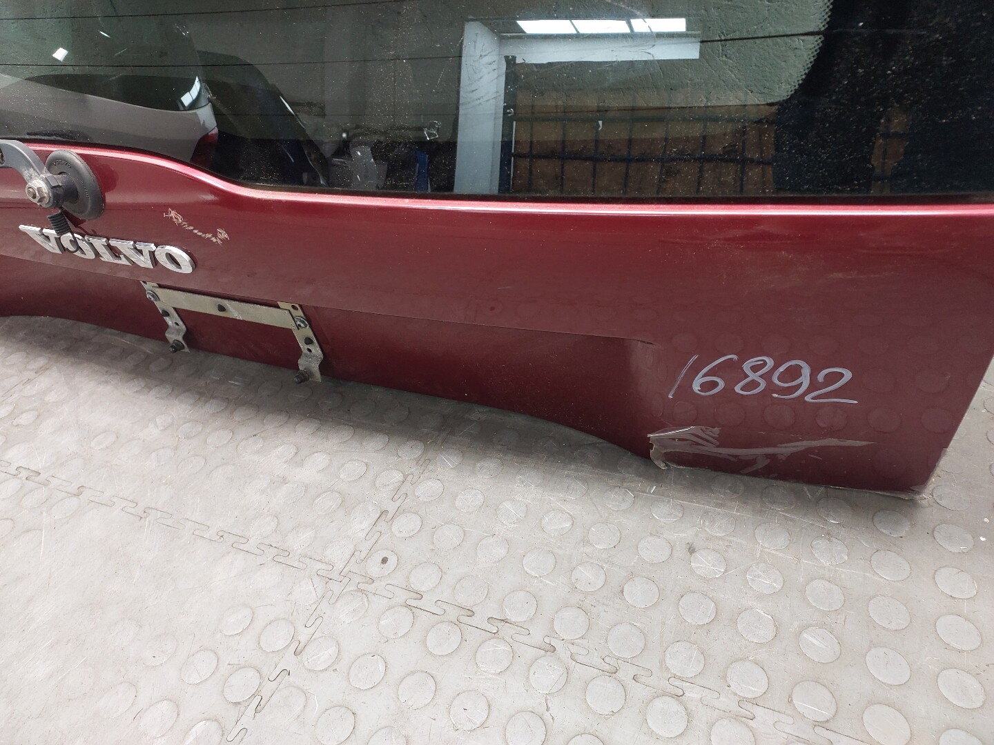 Дверь багажника