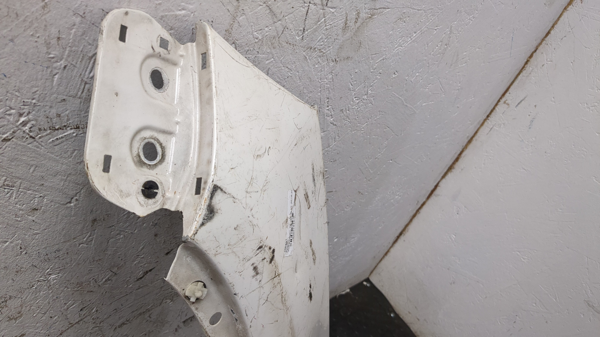 Крыло переднее левое