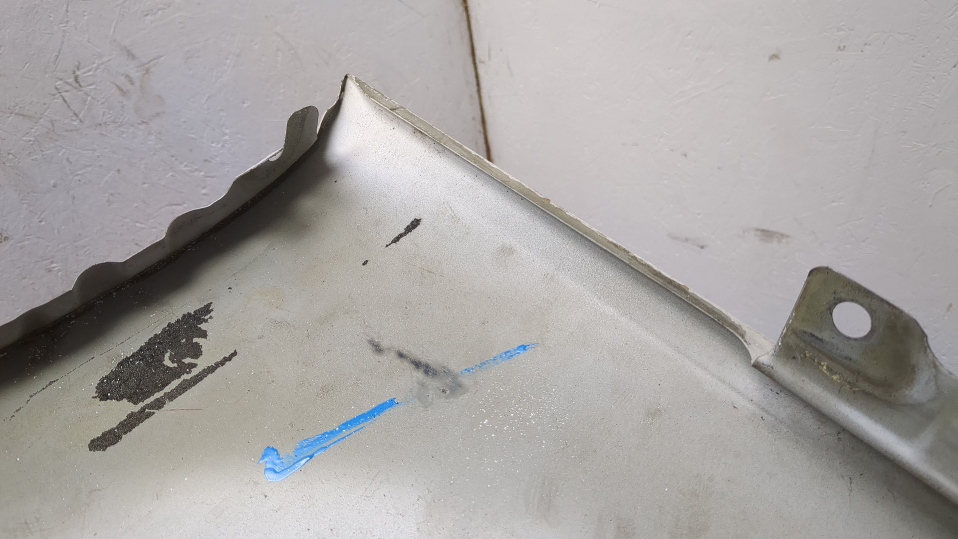 Крыло переднее левое