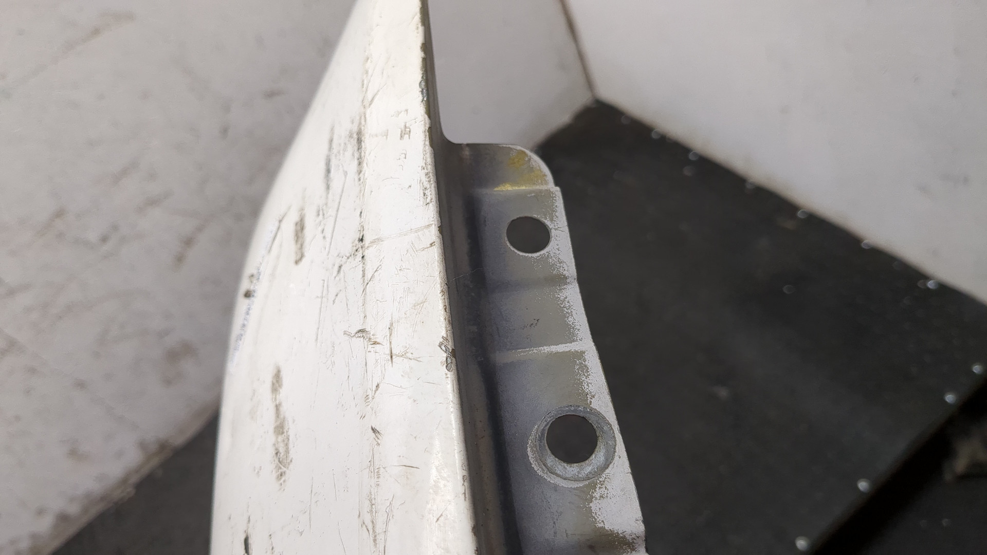 Крыло переднее левое