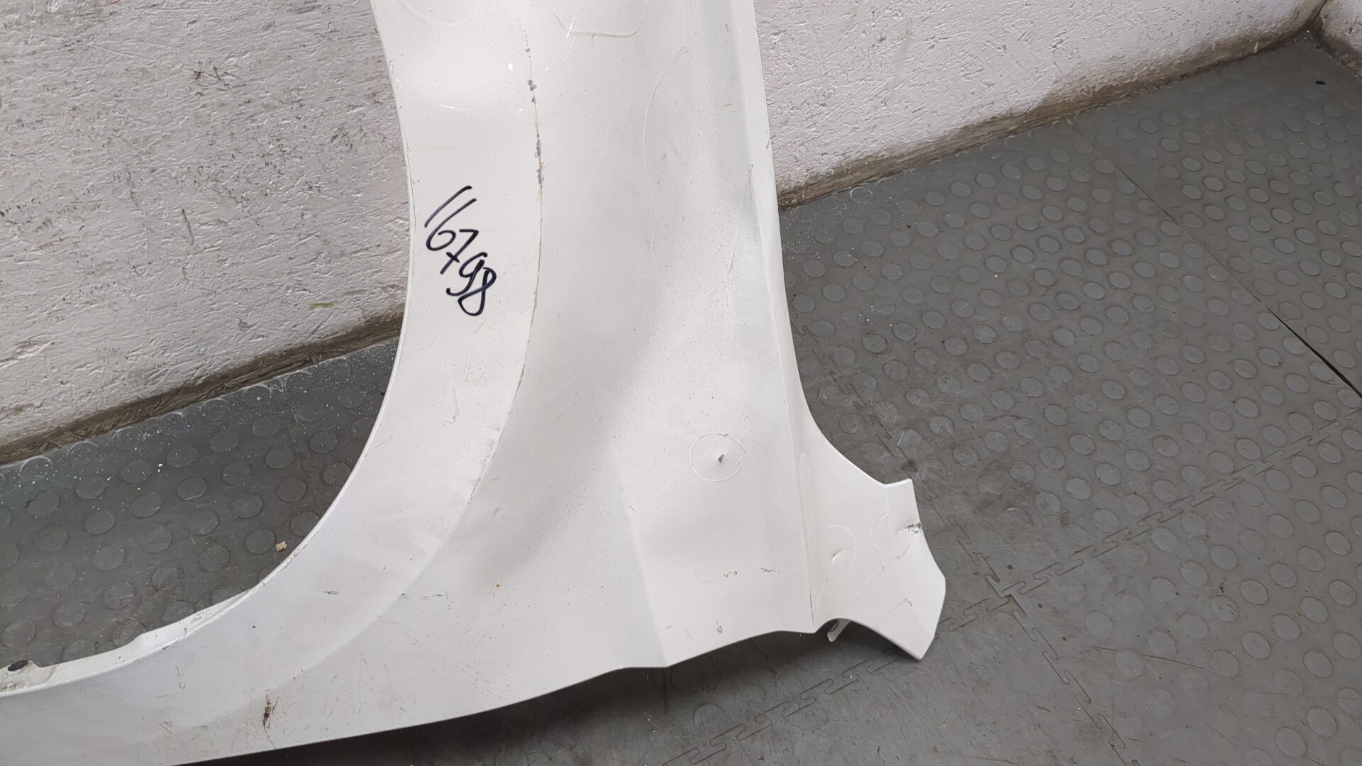 Крыло переднее левое