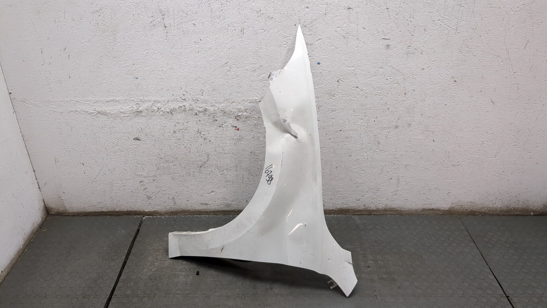 Крыло переднее левое