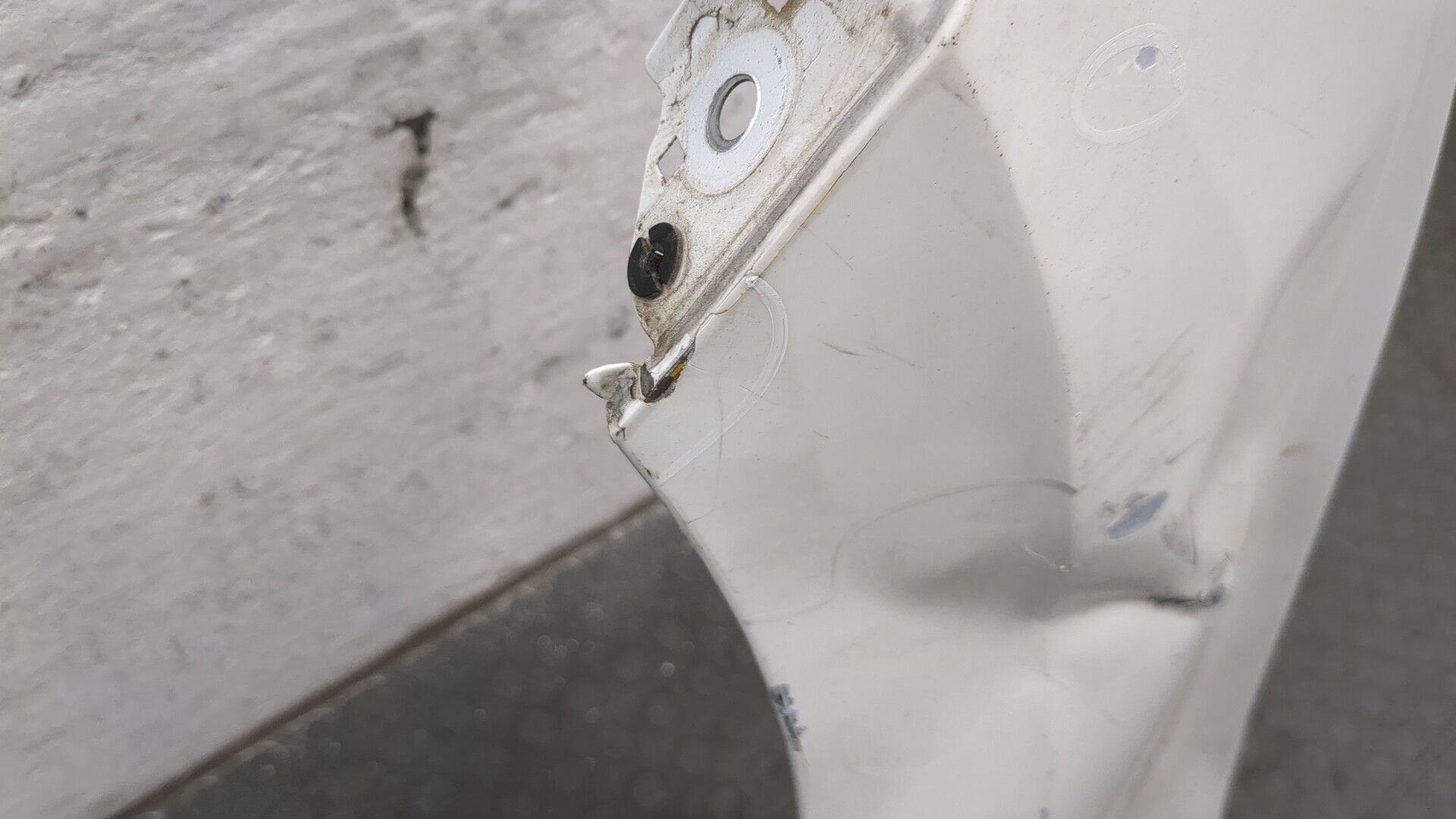 Крыло переднее левое