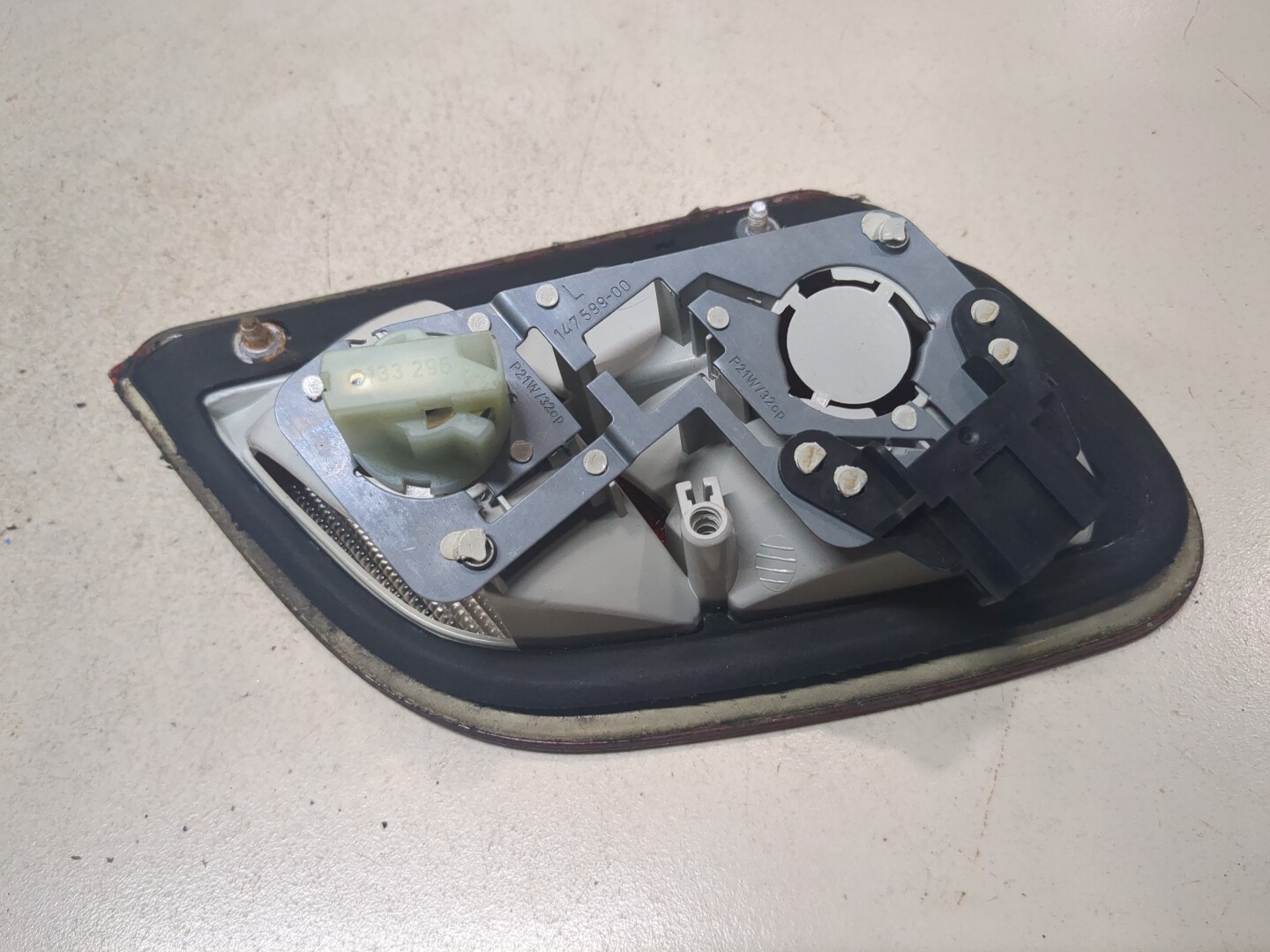 Фонарь задний внутренний левый