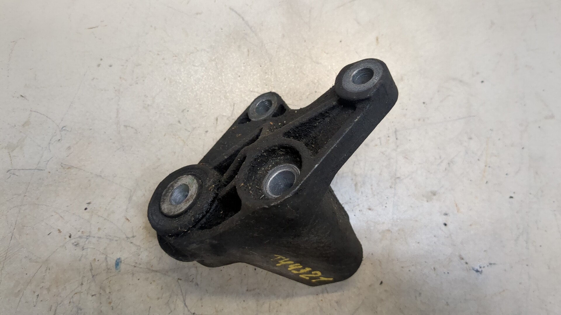 Кронштейн двигателя