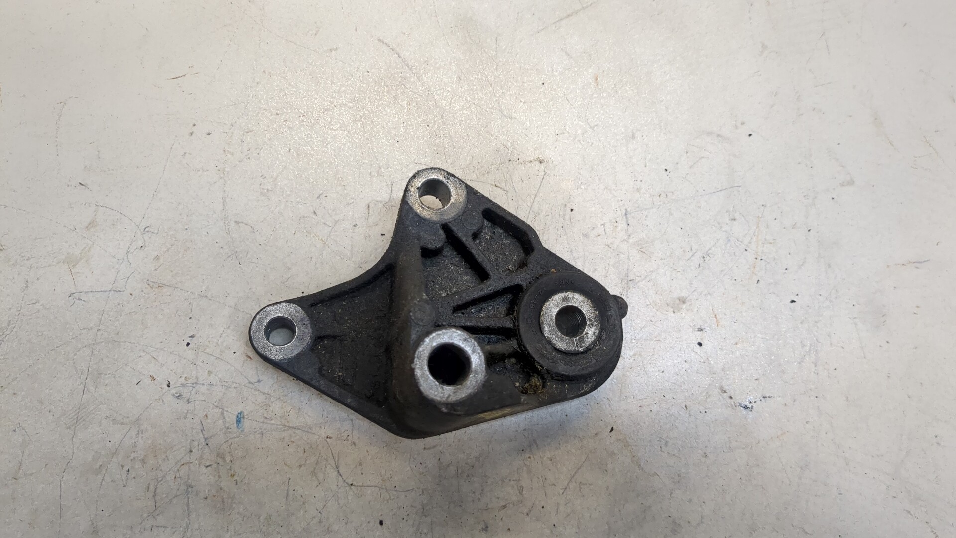 Кронштейн двигателя