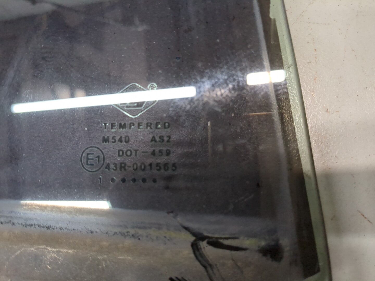 Стекло двери задней правой