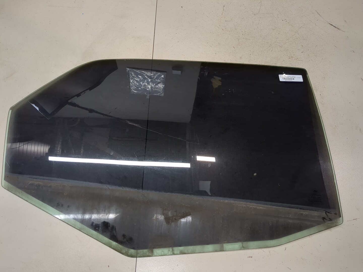 Стекло двери задней правой