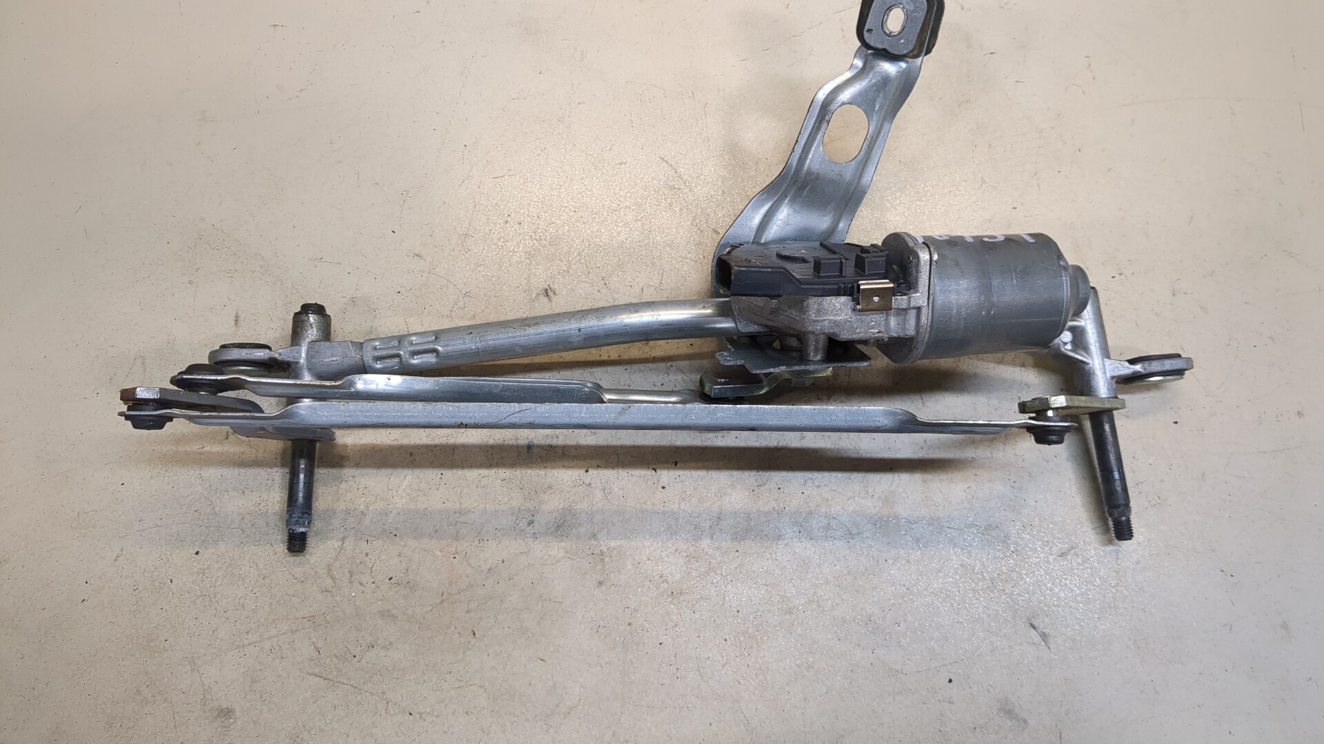 Трапеция стеклоочистителей