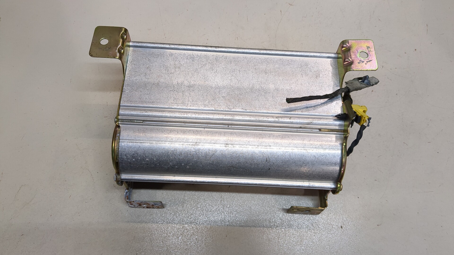 Подушка безопасности пассажирская (в торпедо)