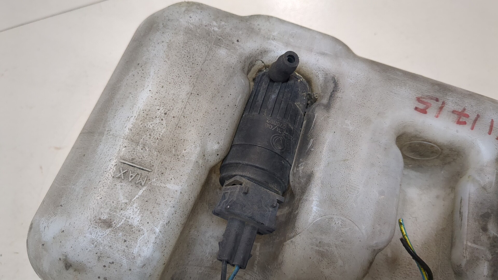 Бачок омывателя лобового стекла