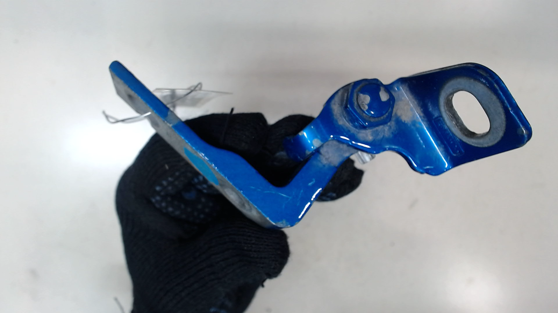 Петля двери