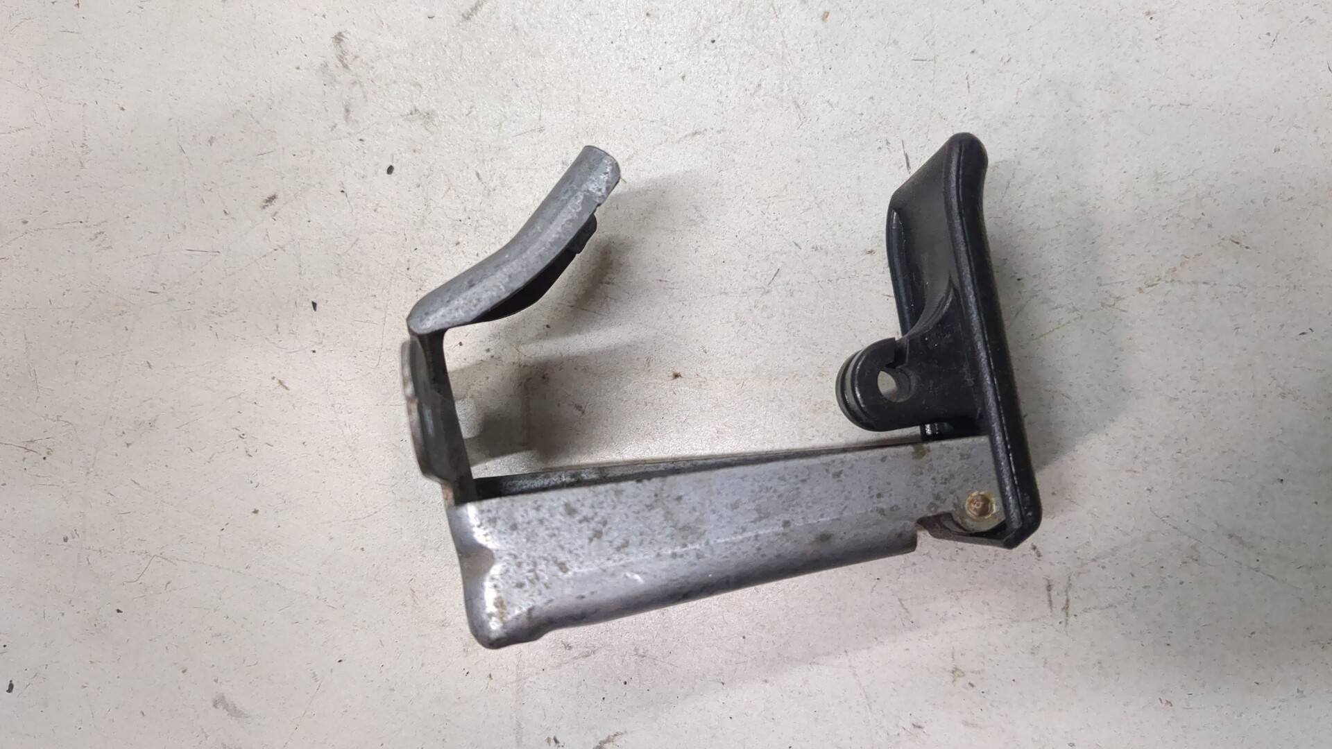 Ручка открывания капота