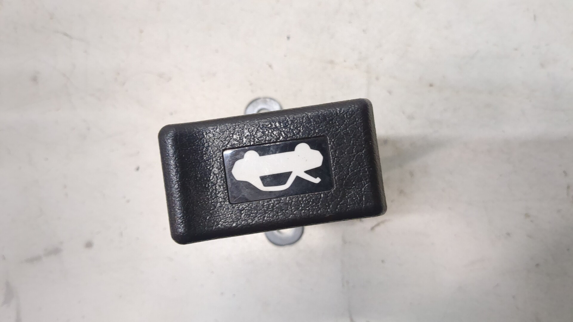 Ручка открывания капота