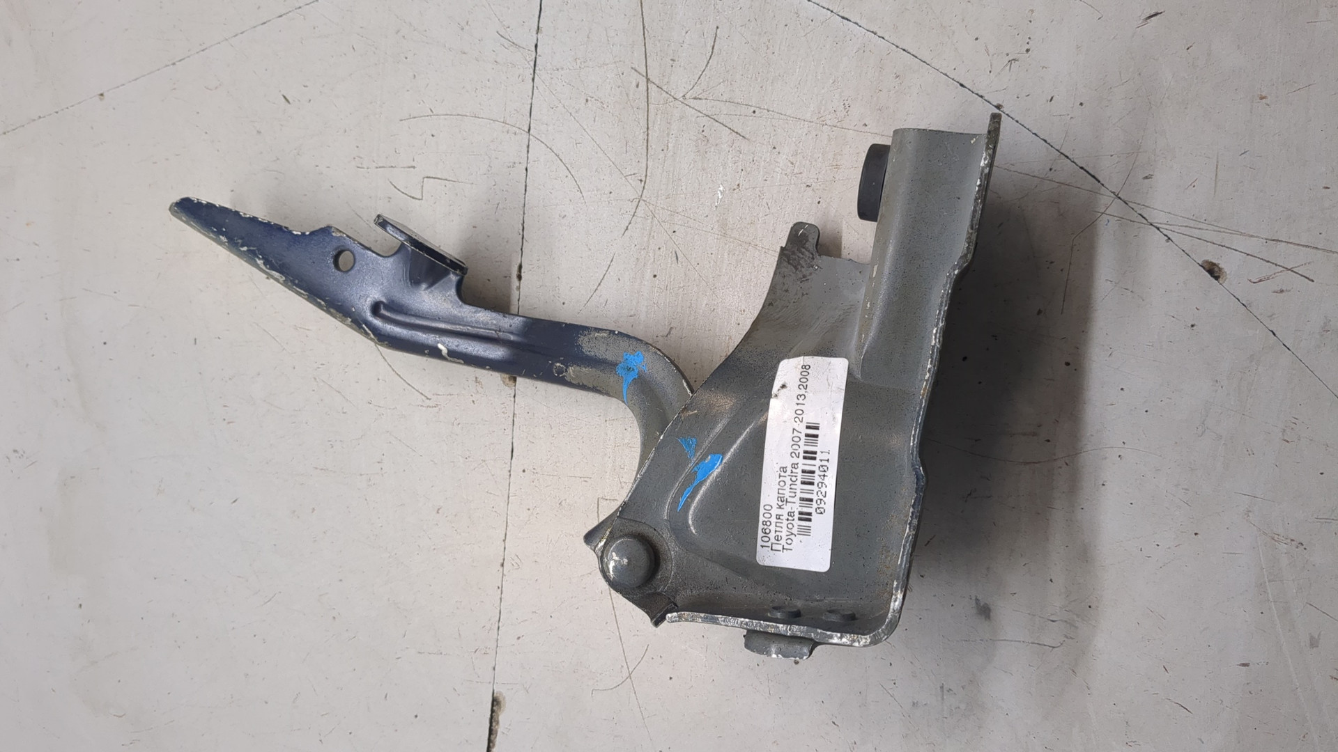 Петля капота левая