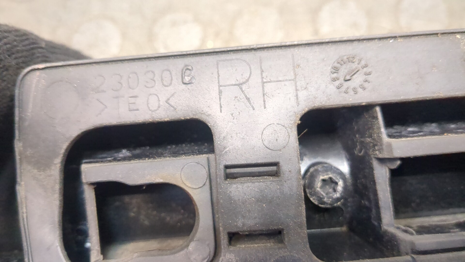 Рейлинг (релинг) правый (планка на крышу)