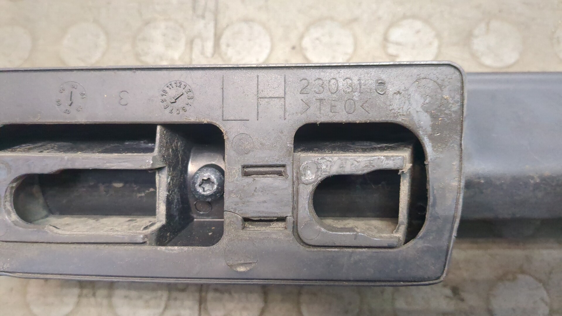 Рейлинг (релинг) левый (планка на крышу)