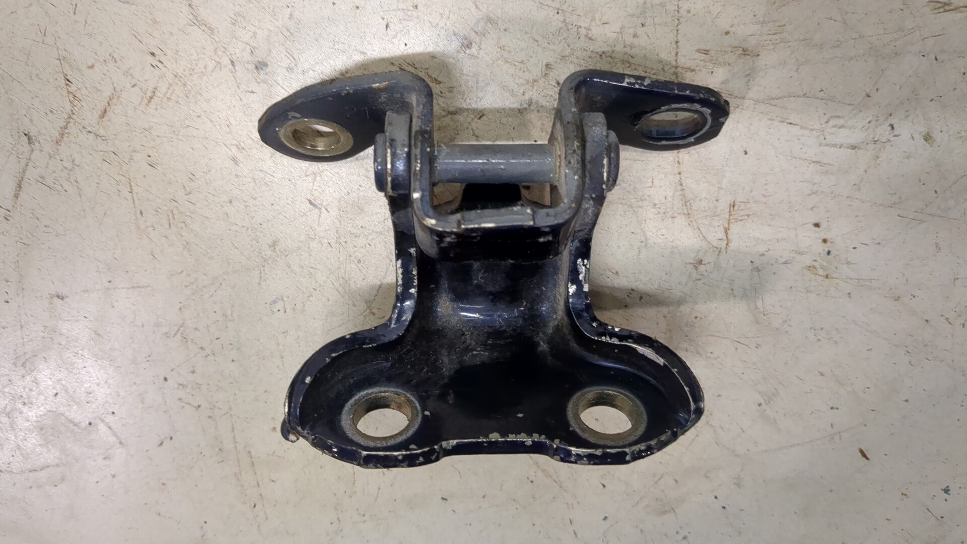 Петля двери