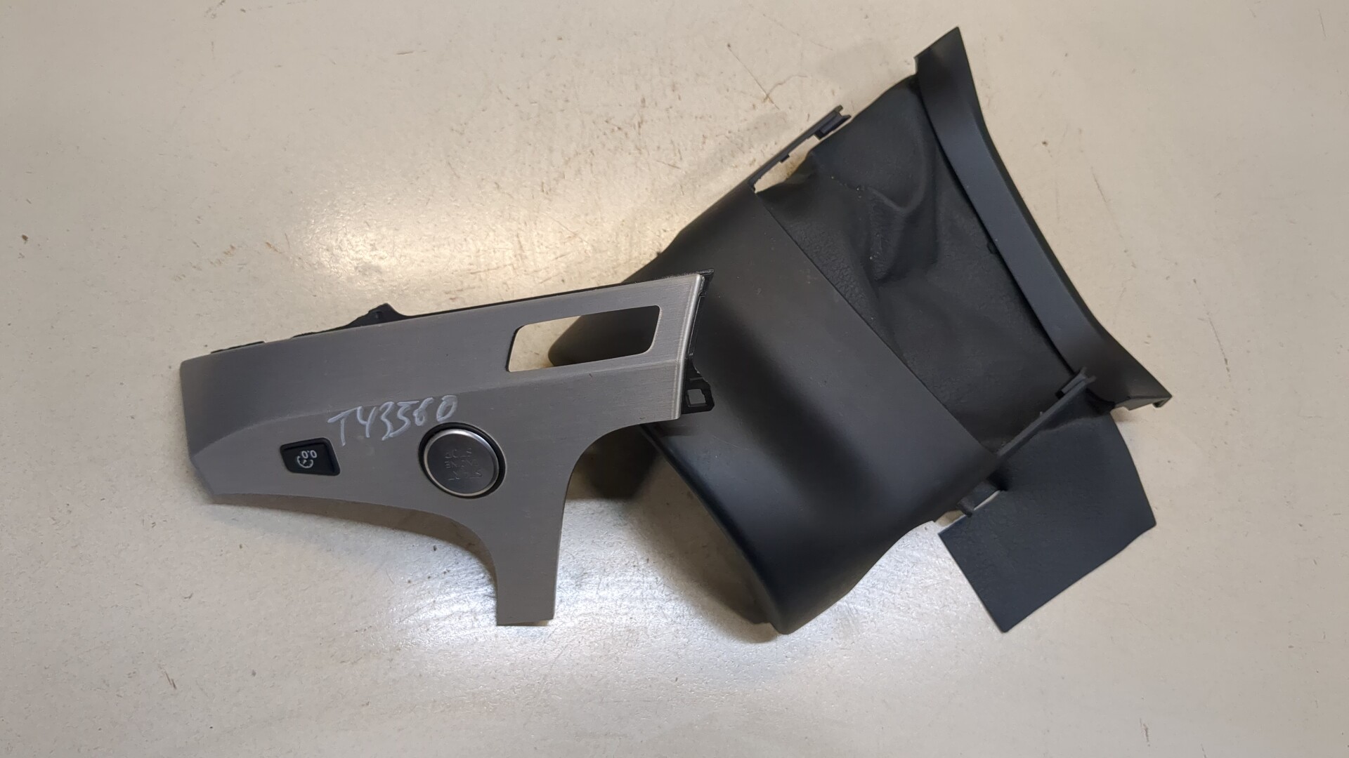 Кнопка запуска двигателя