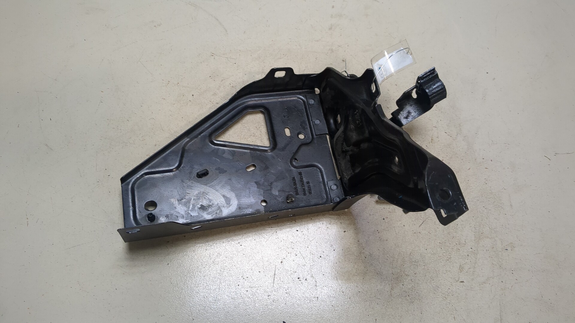 Кронштейн фар левый