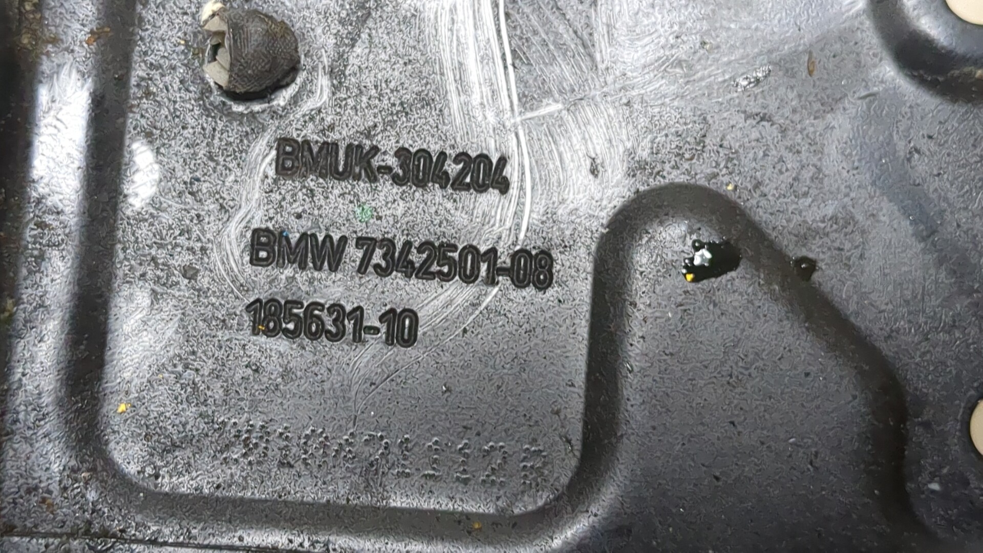 Кронштейн фар левый