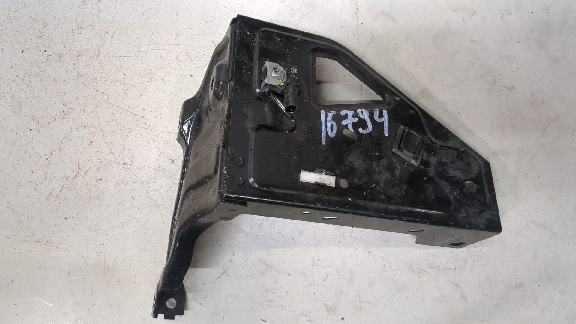 Кронштейн фар левый