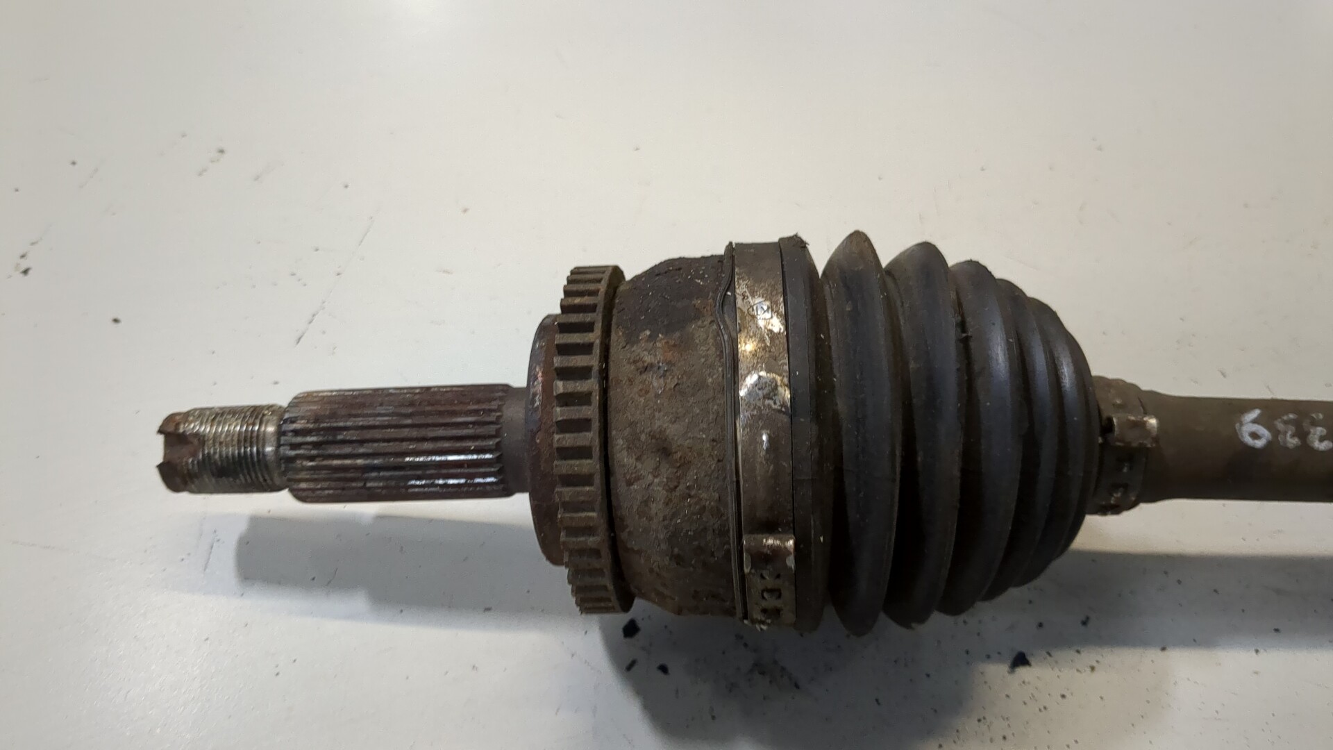 Полуось передняя левая