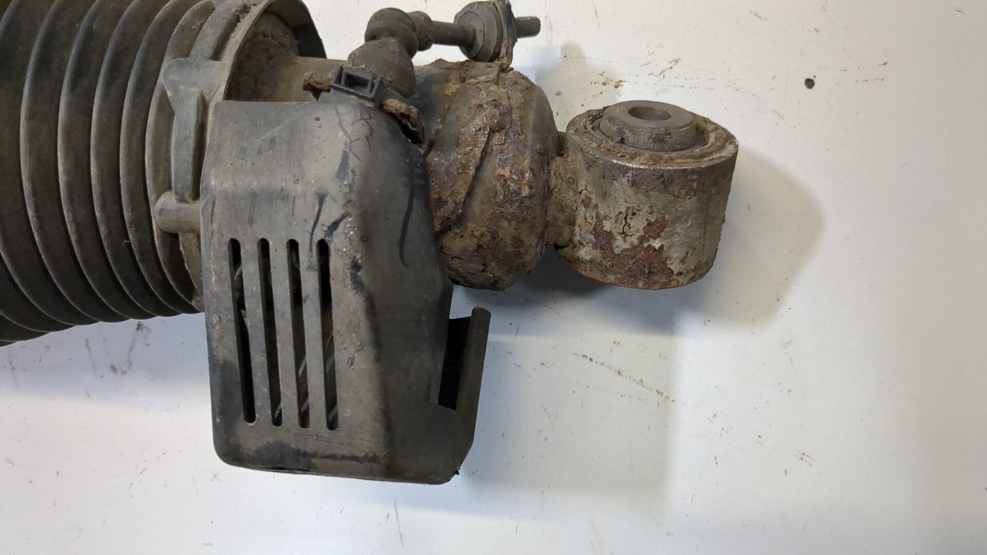 Амортизатор задний правый