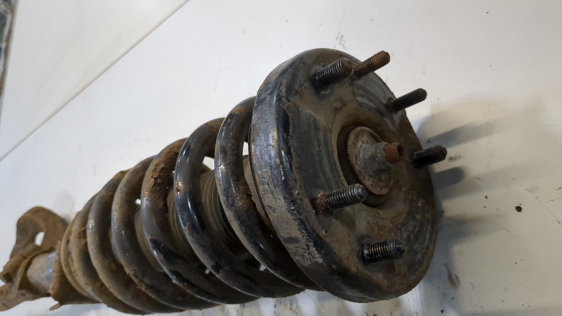 Амортизатор передний правый