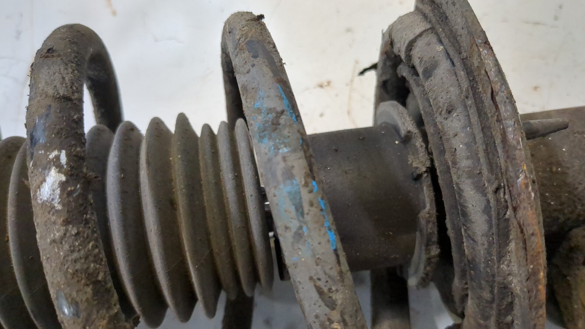 Амортизатор передний правый