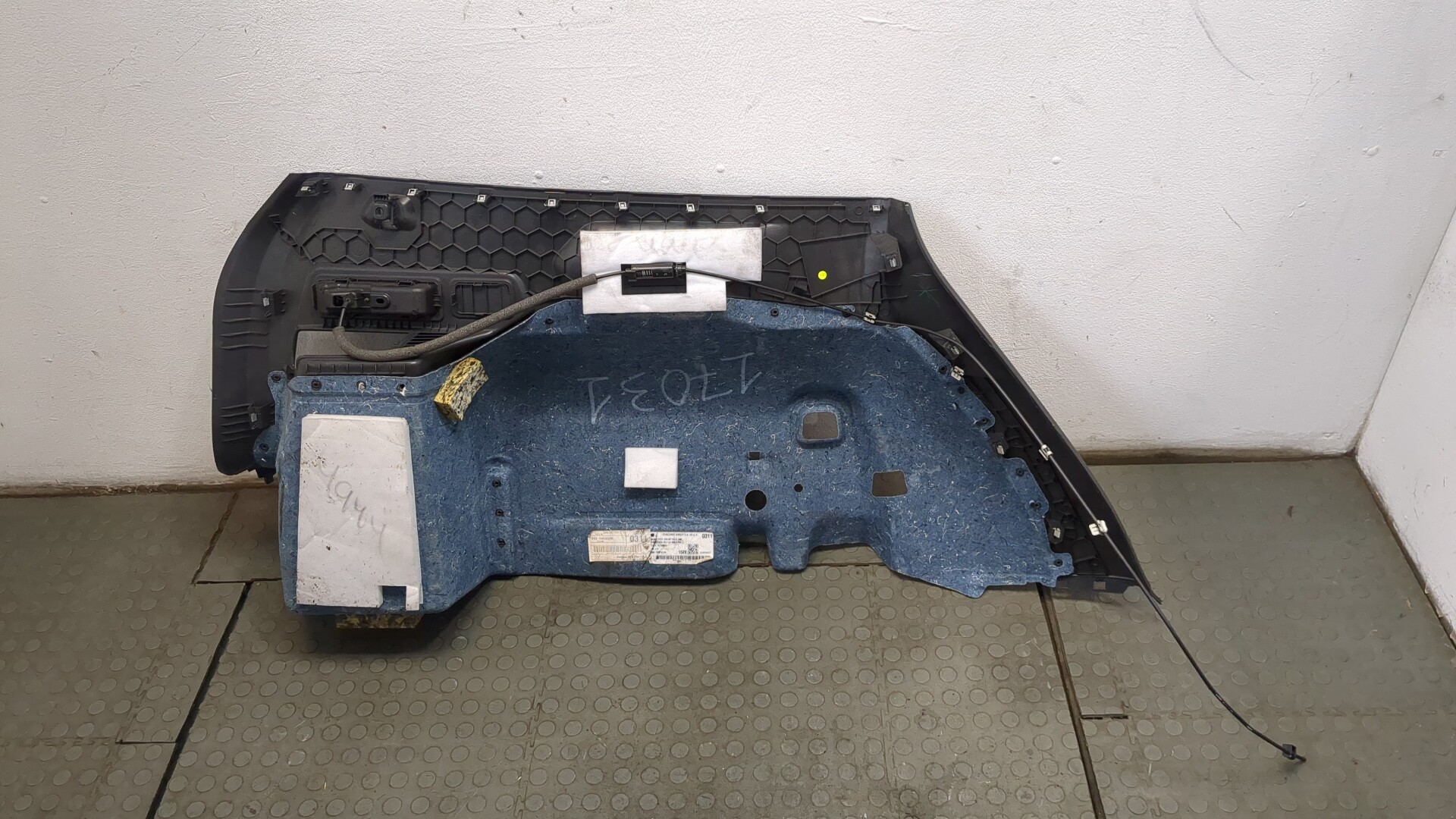 Обшивка багажника