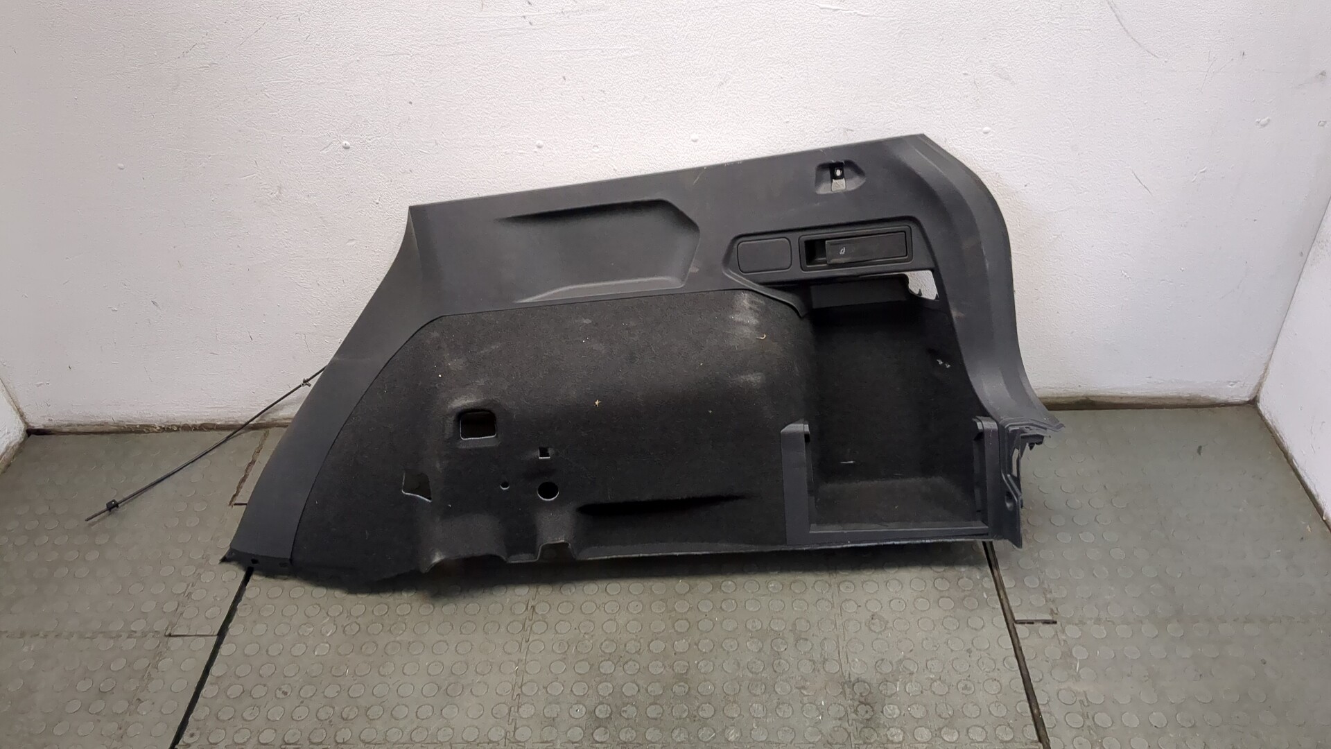 Обшивка багажника