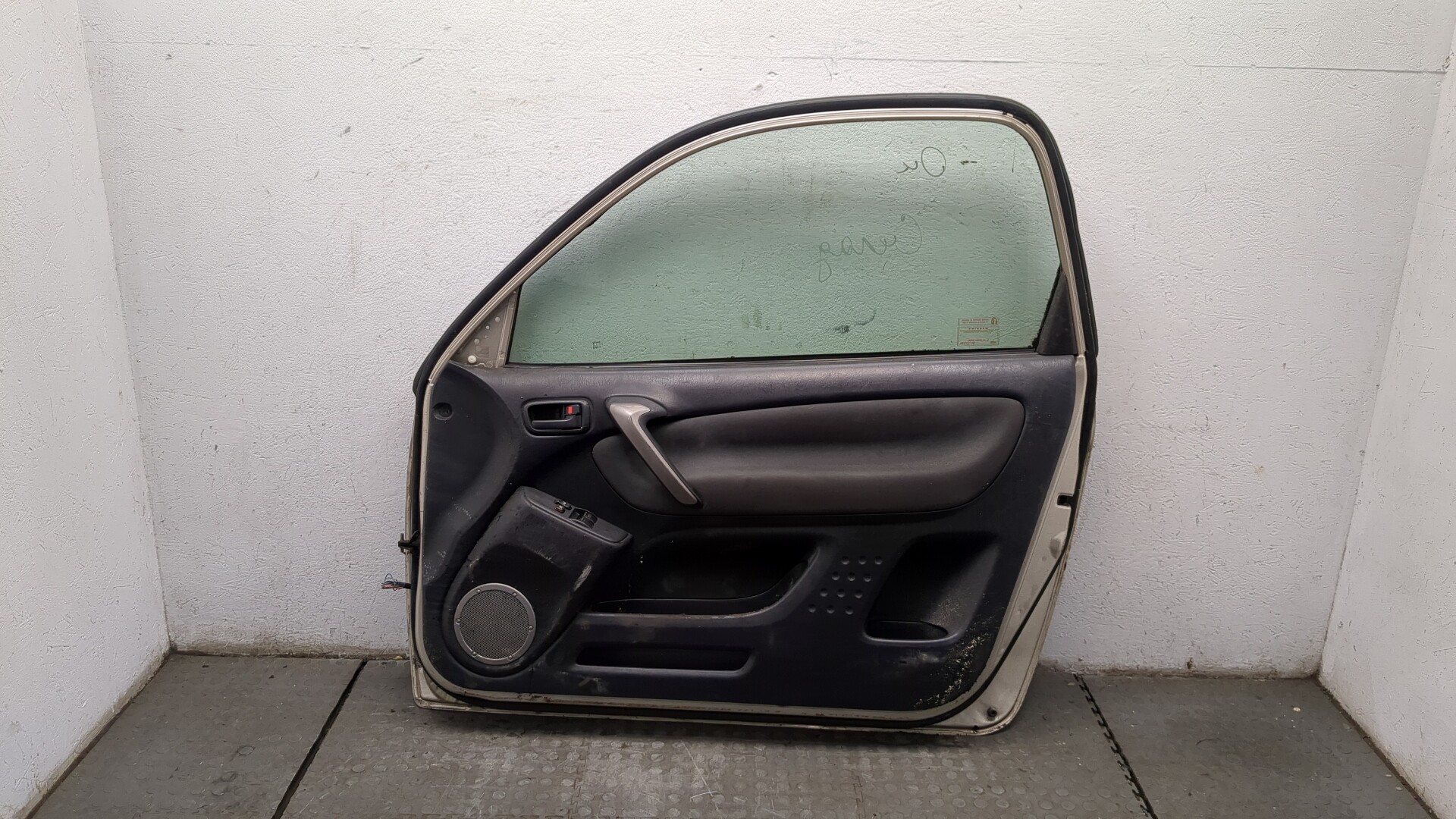 Дверь передняя правая