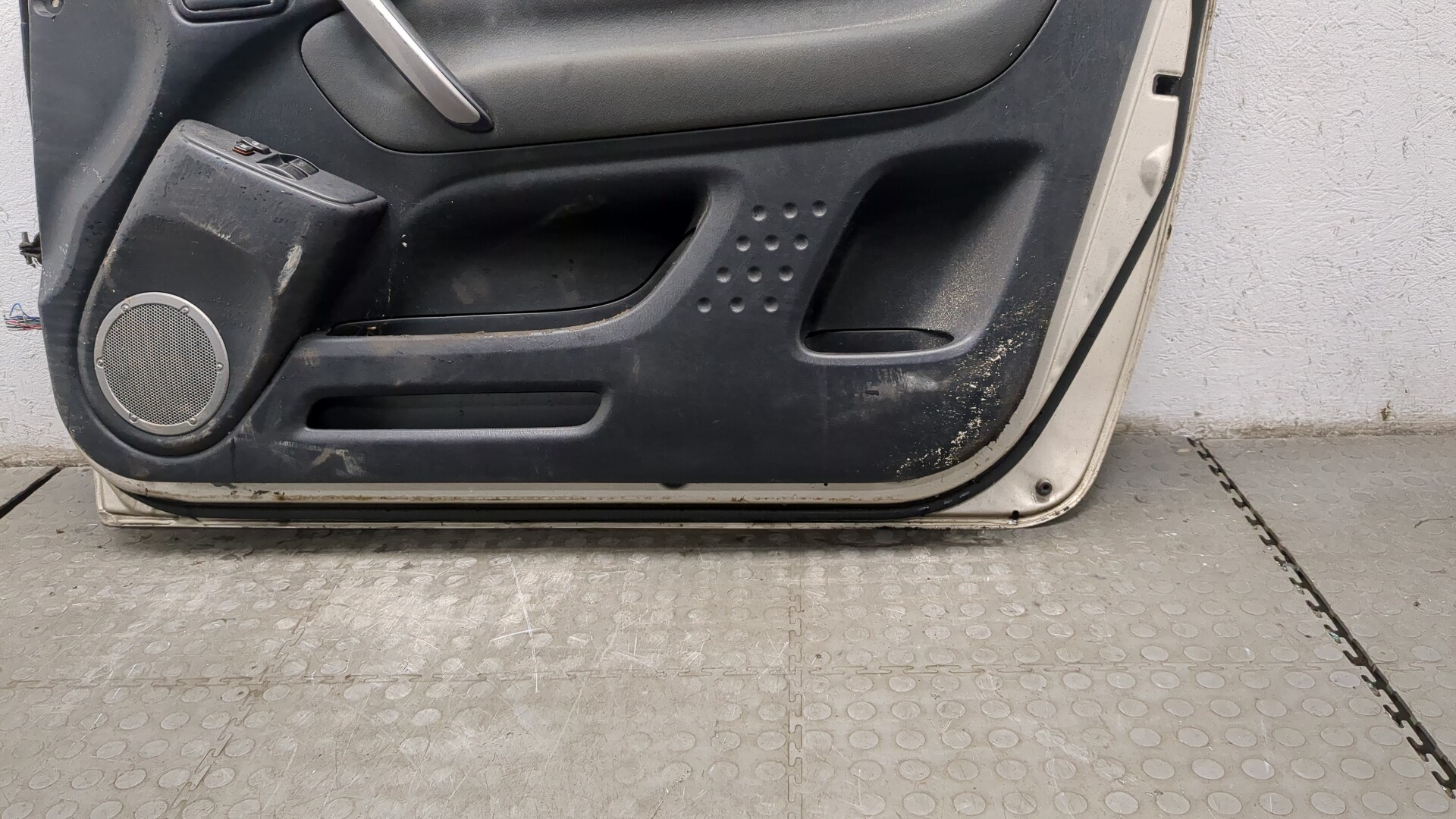 Дверь передняя правая