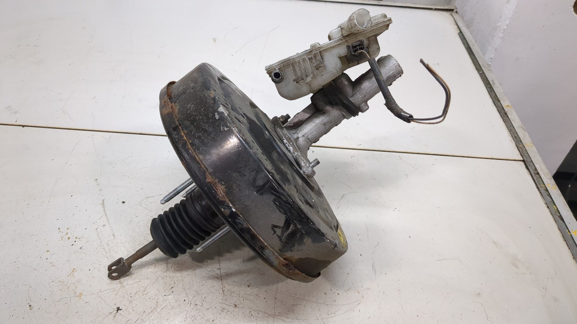 Цилиндр тормозной главный